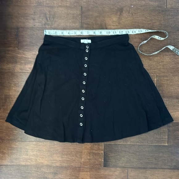 Black mini skirt - Picture 2 of 4